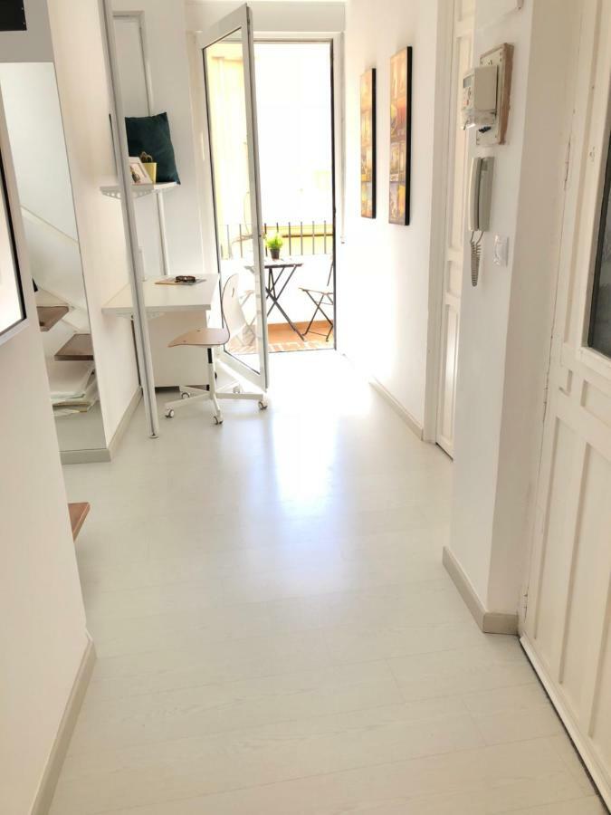 White Loft Apartment *